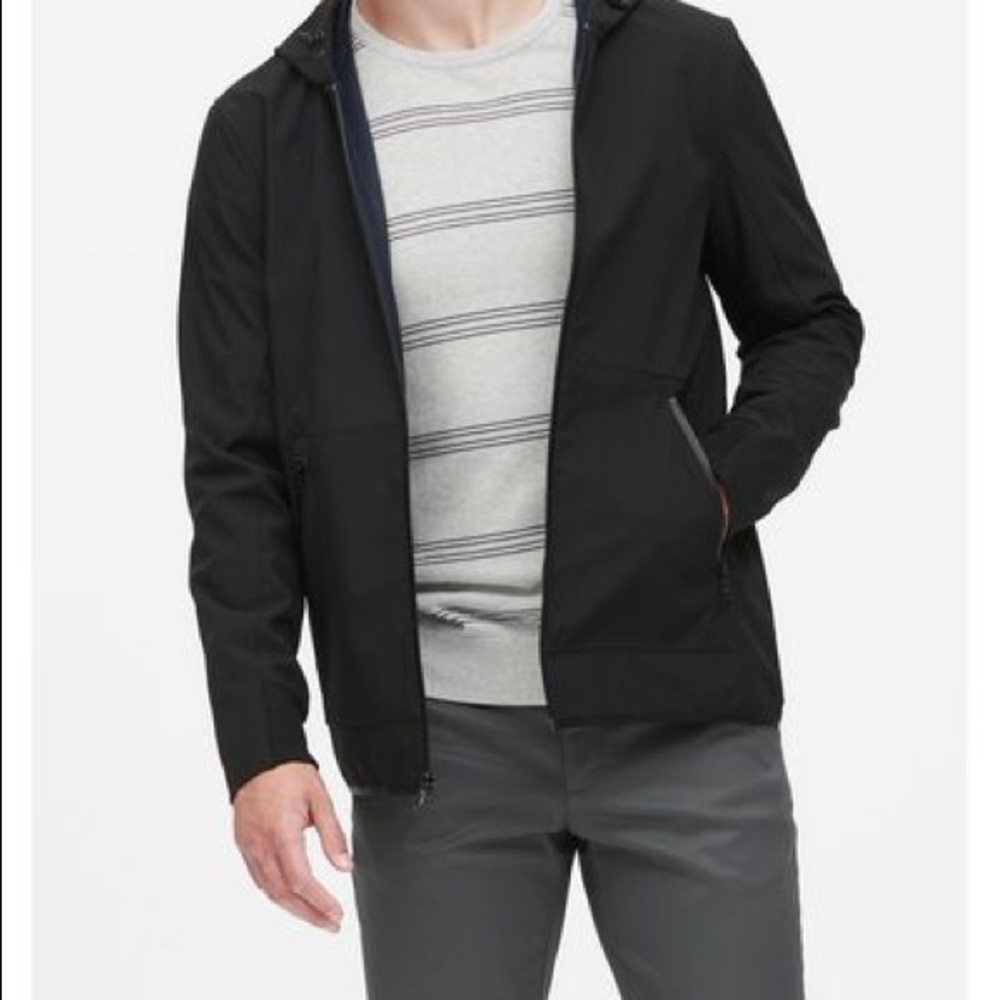 Banana Republic Water-Resistant Softshell Jacket (hooded)
Black Medium